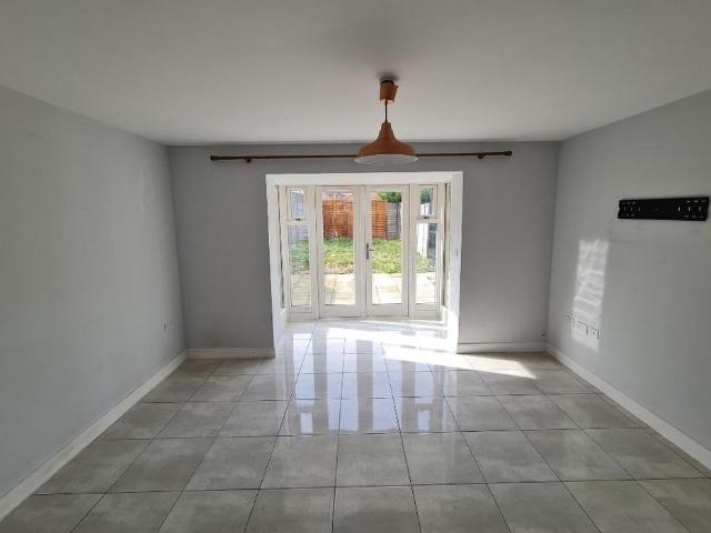 Townhouse for rent in Castle Hill, Monks Orchard