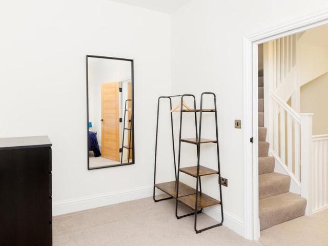 Townhouse for rent in Park Central, Birmingham