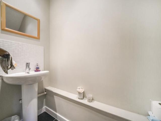 Townhouse for rent in London Borough of Hounslow, Spring Grove