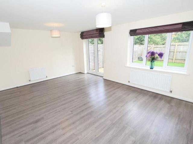 Townhouse for rent in Beaconside, Baswich