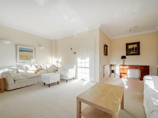 Townhouse for rent in Clewer New Town, Windsor