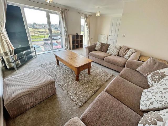 Townhouse for rent in Littleover, East Midlands
