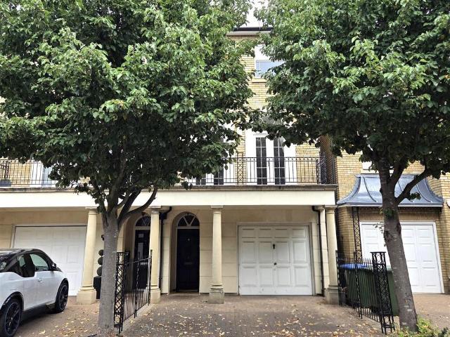 House for rent in Blackhills, Surrey