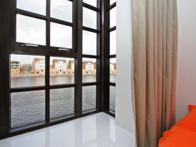 Townhouse for rent in Rotherhithe, Greater London