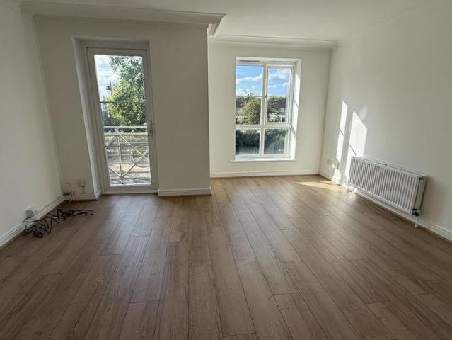 Townhouse for rent in Enfield Island Village, Greater London