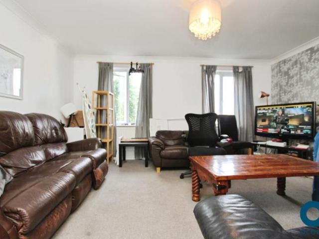 Townhouse for rent in Horfield, Feckenham