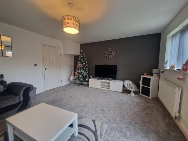 Townhouse for rent in Dalestorth, East Midlands