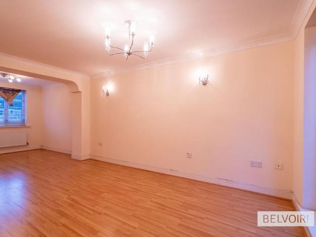 Townhouse for rent in Hockley Port, West Midlands