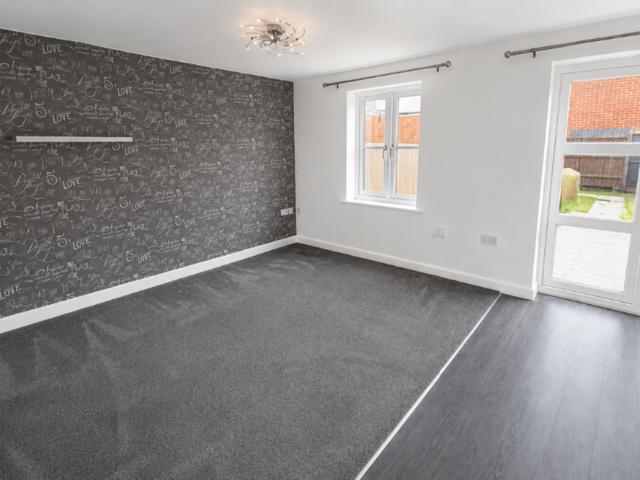 Townhouse for rent in Castle, Bedford