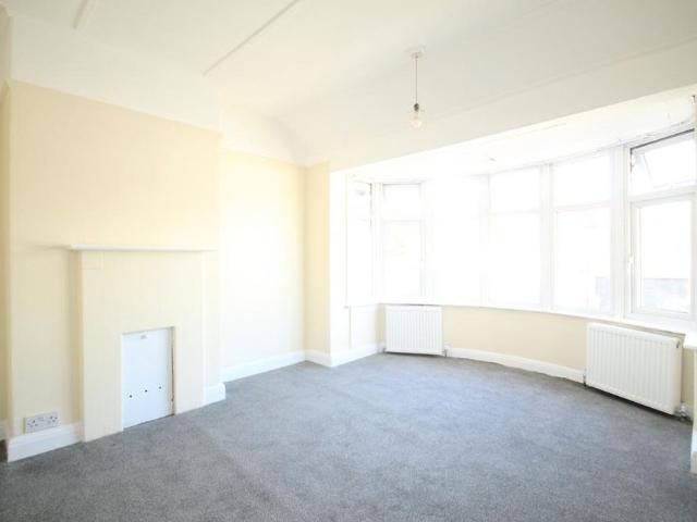 Townhouse for rent in London Borough of Brent, Greater London