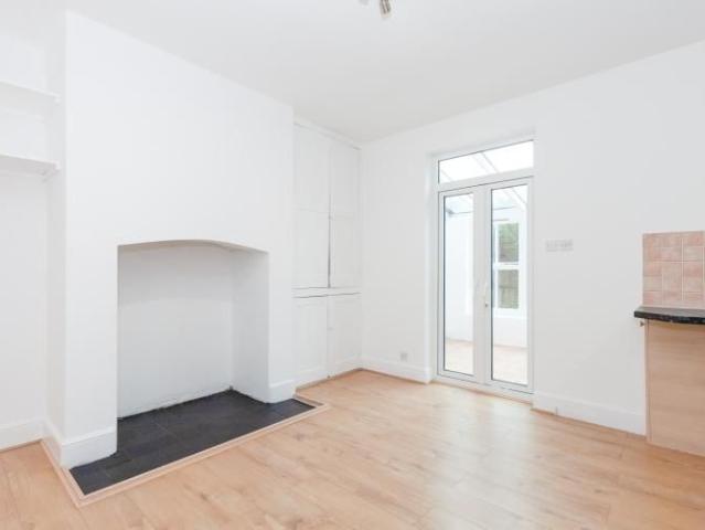Townhouse for rent in Dromore, Oxfordshire
