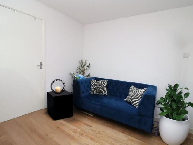 Townhouse for rent in Canning Town, Greater London