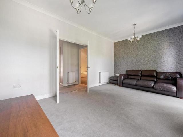 Townhouse for rent in The Polygon, City Of Southampton