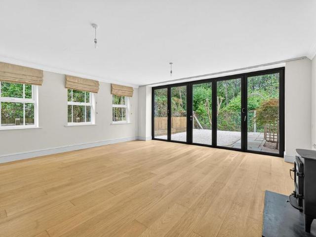 Townhouse for rent in The Slade, Oxfordshire