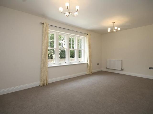 Townhouse for rent in Furze Platt, Maidenhead