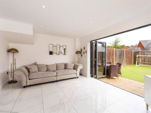 Townhouse for rent in Isles Quarry West, Tonbridge and Malling