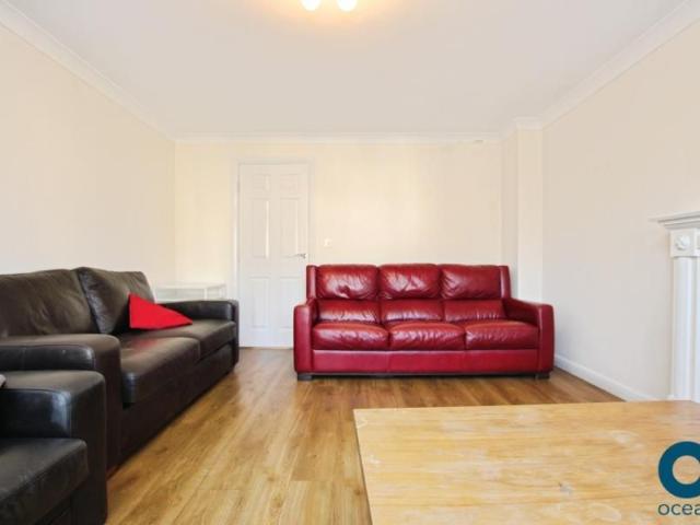 Townhouse for rent in Horfield, Feckenham