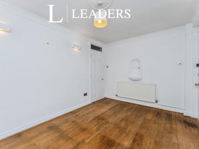 Townhouse for rent in Handbridge, Chester