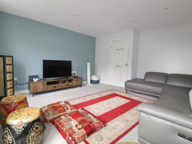 Townhouse for rent in Cheadle, Greater Manchester