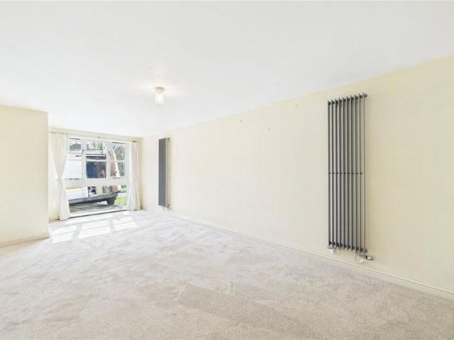 Townhouse for rent in Burghfield Common, West Berkshire