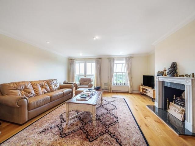 Townhouse for rent in Row Town, Surrey