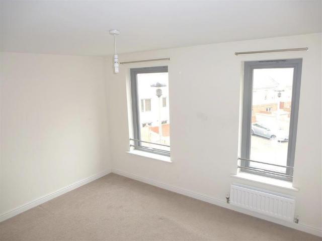 Townhouse for rent in Mount Wise