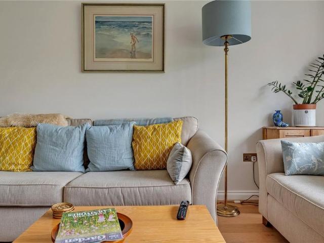 Townhouse for rent in Hotwells, Feckenham