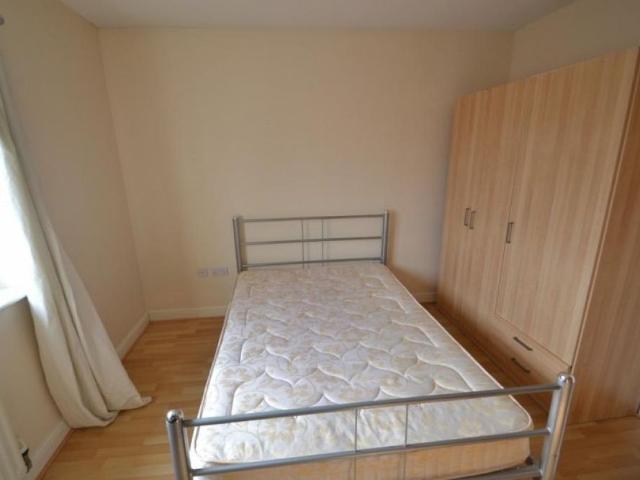Townhouse for rent in Old Trafford, Trafford Park
