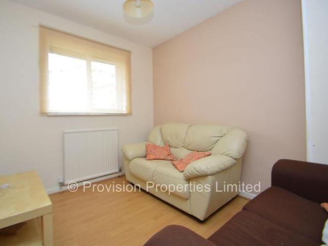 Townhouse for rent in Little London, West Yorkshire