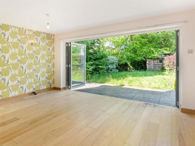 Townhouse for rent in Wooburn, Bourne End