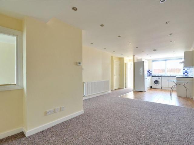 Townhouse for rent in Greater London