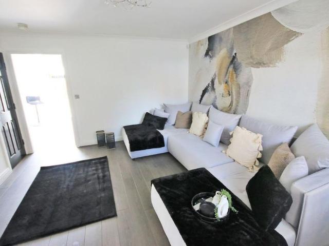 Townhouse for rent in Lamberhead Green, Wigan