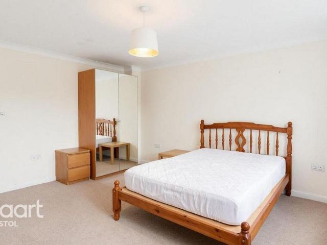 Townhouse for rent in Lockleaze, Bristol
