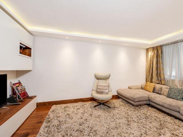 Townhouse for rent in City of Westminster, Greater London