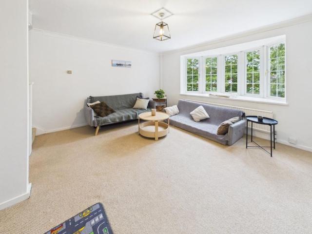 Townhouse for rent in Shortlands, Greater London