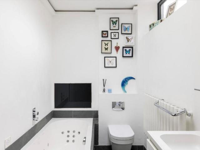 Townhouse for rent in South Hampstead, Greater London