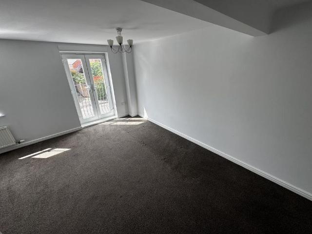Townhouse for rent in Corby