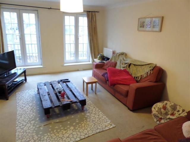 Townhouse for rent in Penylan, Falcon Lodge