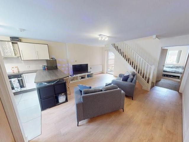 Townhouse for rent in Haddon, East Midlands