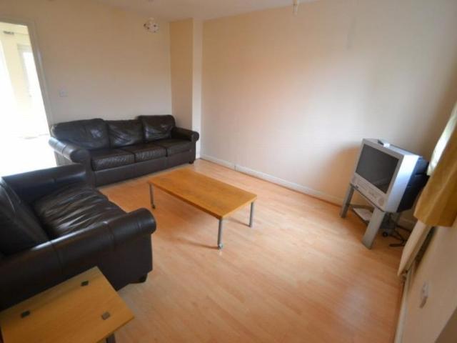 Townhouse for rent in Old Trafford, Trafford Park