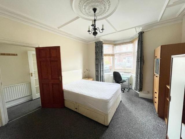 Townhouse for rent in Spital Tongues, Tyne And Wear
