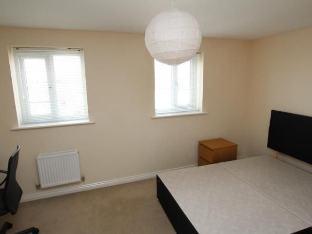 Townhouse for rent in Cheswick, Harry Stoke