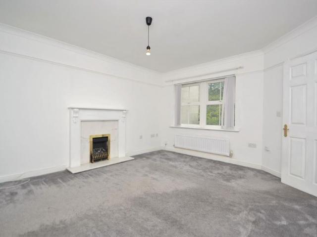 Townhouse for rent in Chapeltown, West Yorkshire