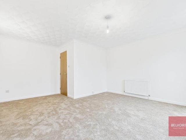 Townhouse for rent in Newton, Wales