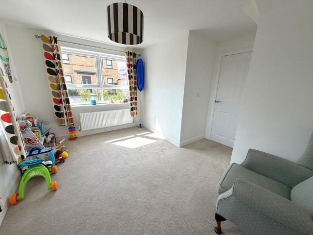 Townhouse for rent in Dromore, Oxfordshire