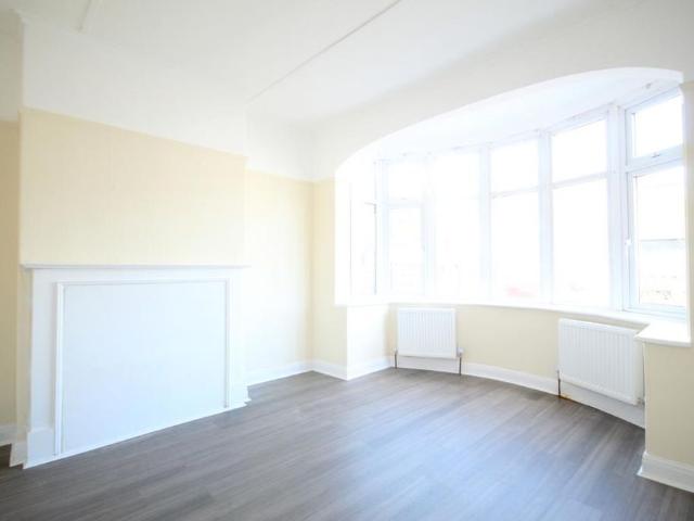 Townhouse for rent in Sudbury, Greater London