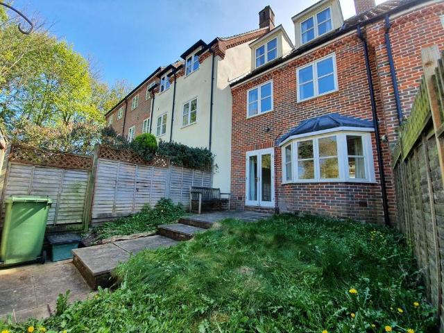 Townhouse for rent in Earlham Rise, East Bank