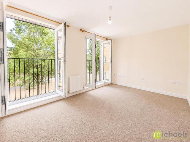 Townhouse for rent in Mile End, Fordham Heath
