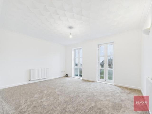 Townhouse for rent in Newton, Wales