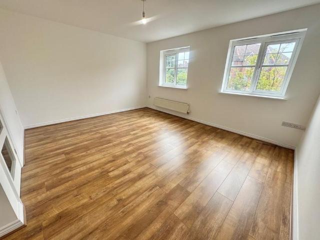 Townhouse for rent in Calderstones